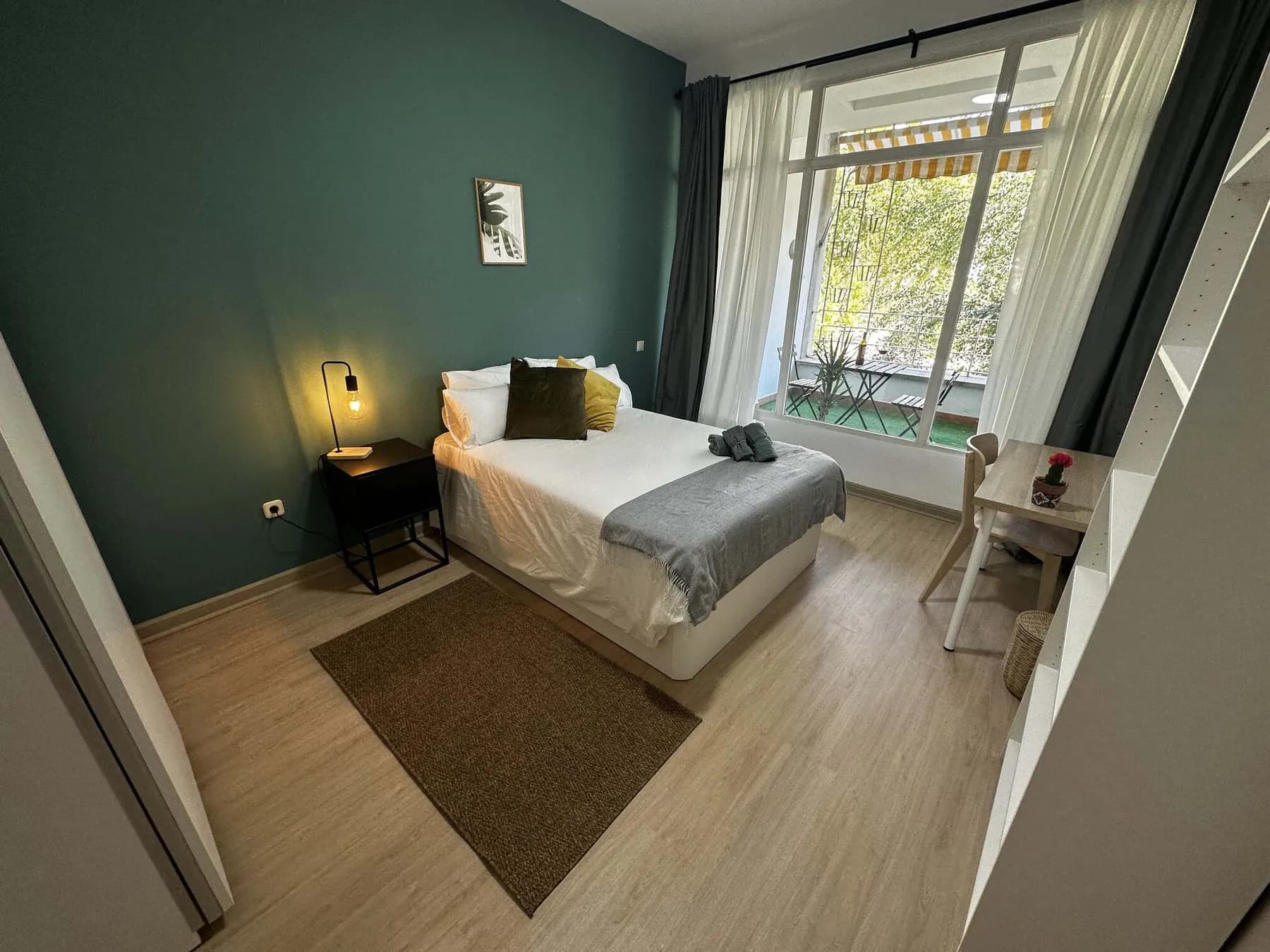 Room R1 in Plaza España 11
